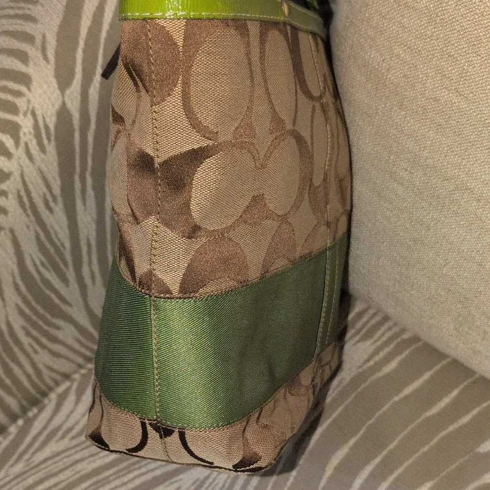 Coach Signature C Tote With Green Apple Patent Leather Trim 2006 Style 10124 - Picture 5 of 14